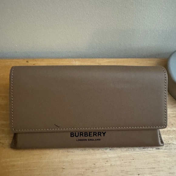 Burberry Red and White Patterned Sunglasses - Picture 10 of 11